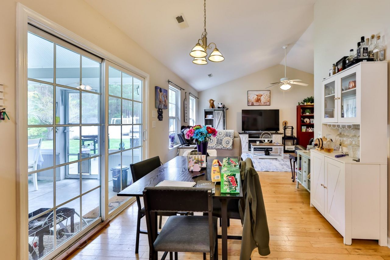 525 Carolina Woods Dr.  Photo 10