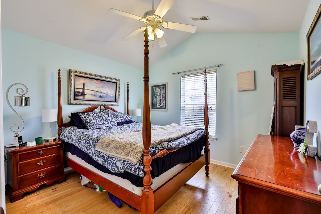 525 Carolina Woods Dr.  Photo 18