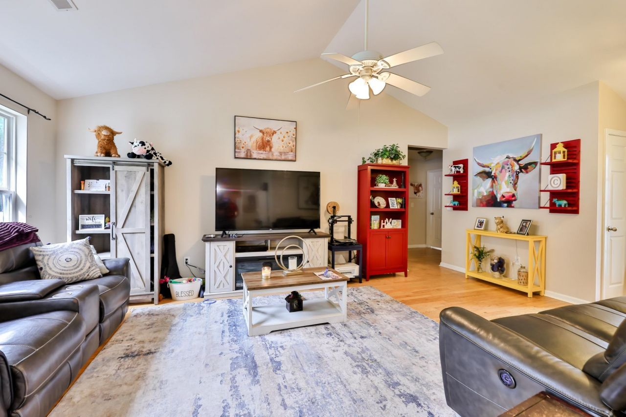 525 Carolina Woods Dr.  Photo 5