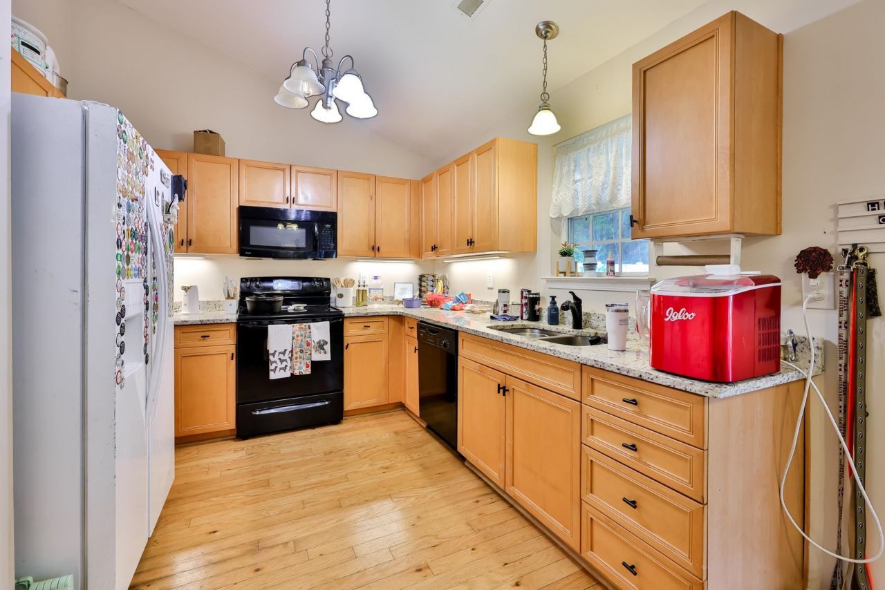 525 Carolina Woods Dr.  Photo 6