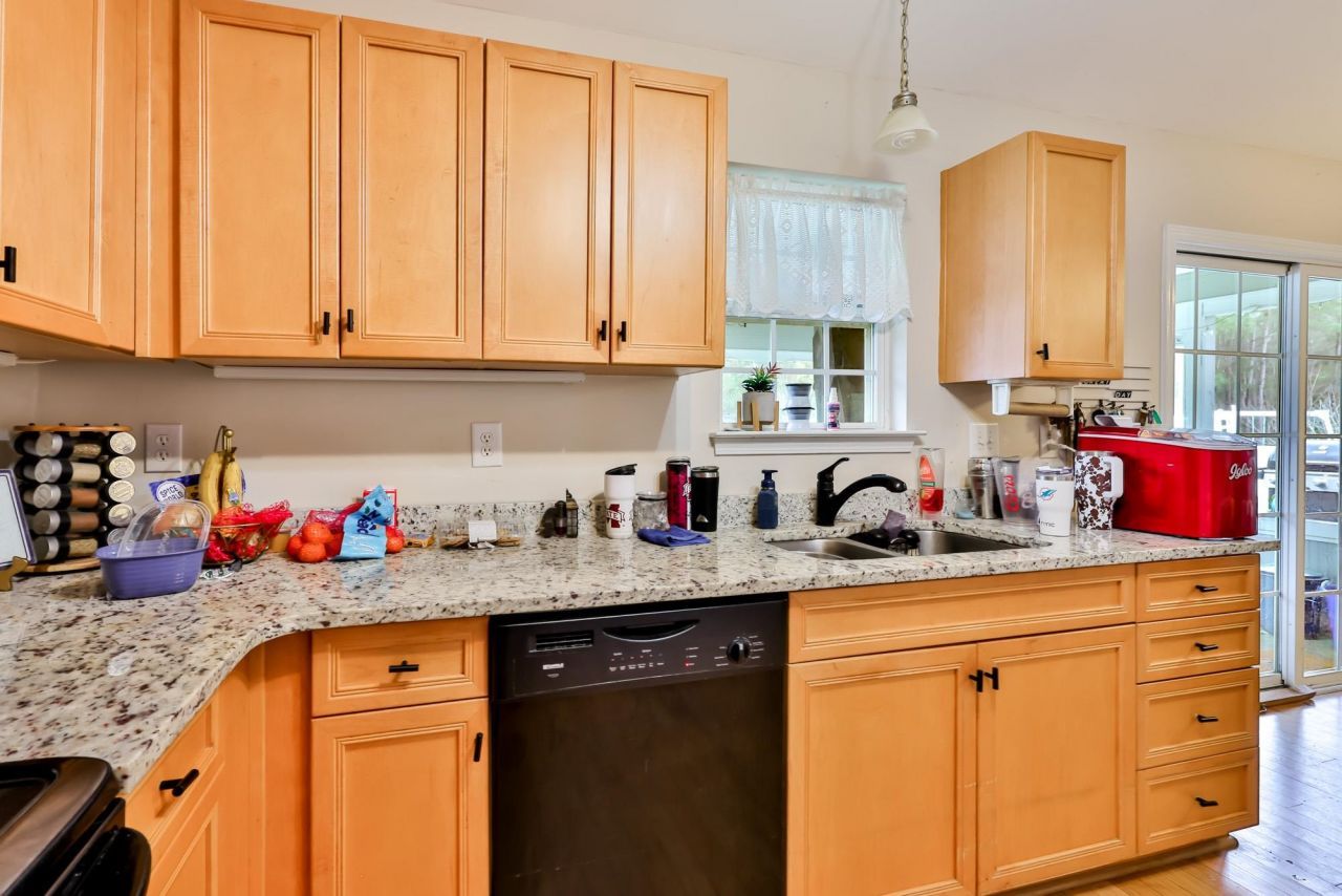 525 Carolina Woods Dr.  Photo 8