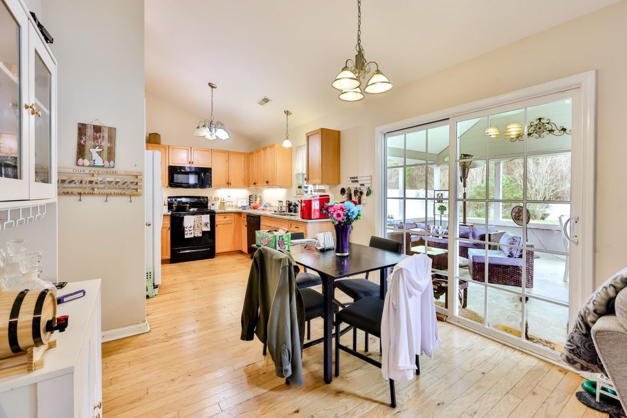 525 Carolina Woods Dr.  Photo 9