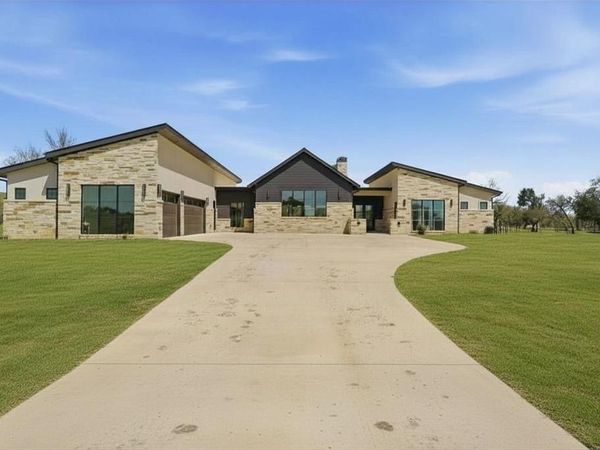 12 Crocket Valley Court, Strawn, TX 76475