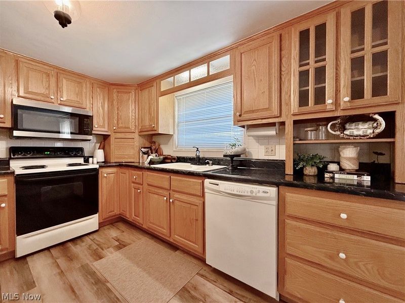 282 N Meadowlark Drive, Williamstown, WV 26187 Photo 11