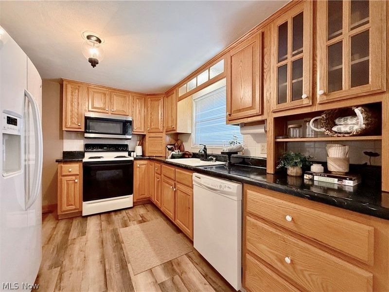 282 N Meadowlark Drive, Williamstown, WV 26187 Photo 13