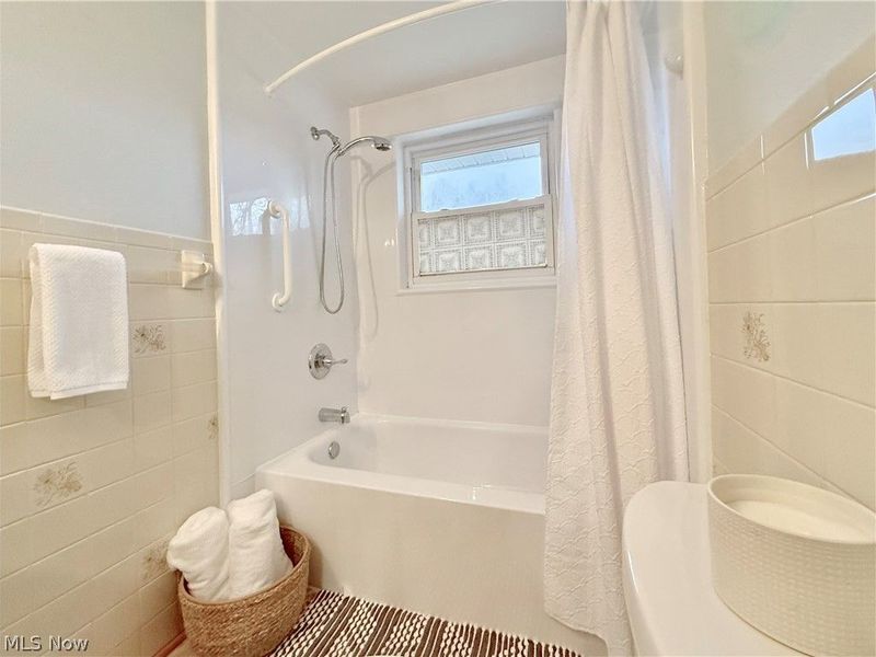 282 N Meadowlark Drive, Williamstown, WV 26187 Photo 21