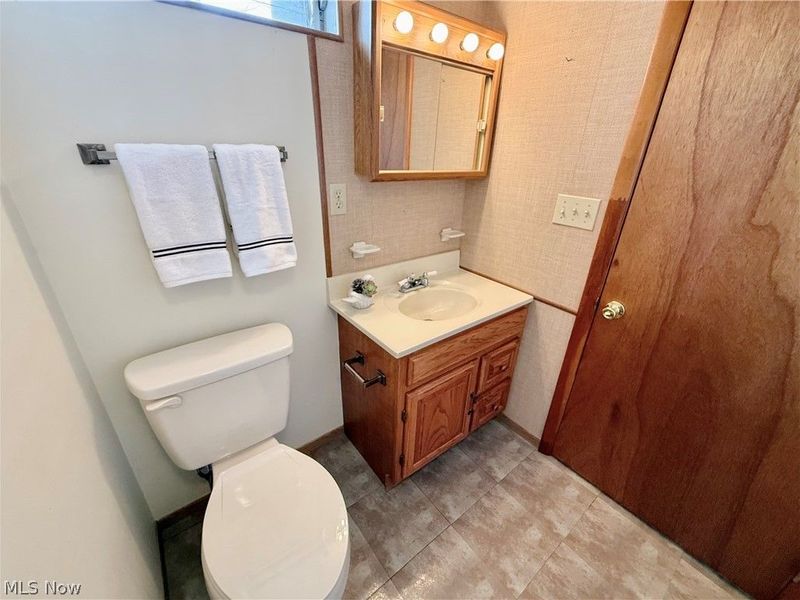 282 N Meadowlark Drive, Williamstown, WV 26187 Photo 26