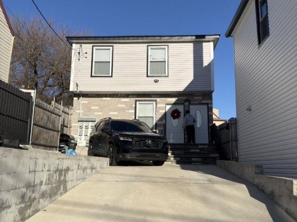 19 Dover St, Paterson, NJ 07501