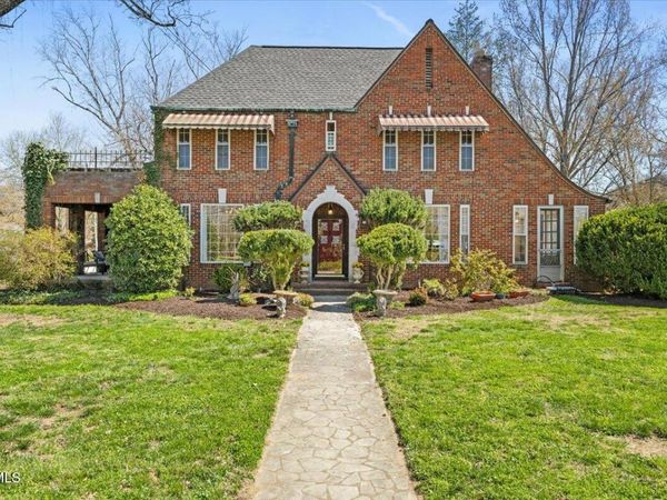 708 North Main Street, Elizabethton, TN 37643