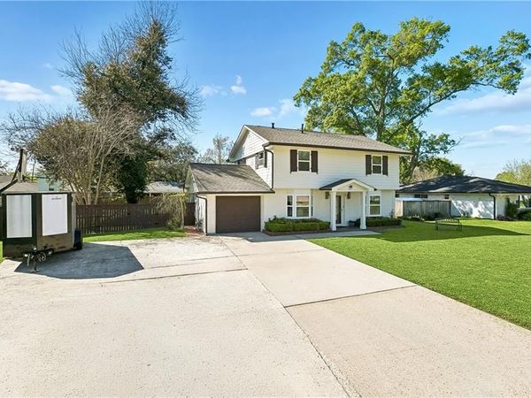 110 LAKE PARK Drive , Belle Chasse, LA 70037