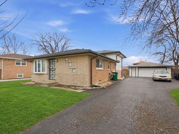 7705 W 80th Place, Bridgeview, IL 60455