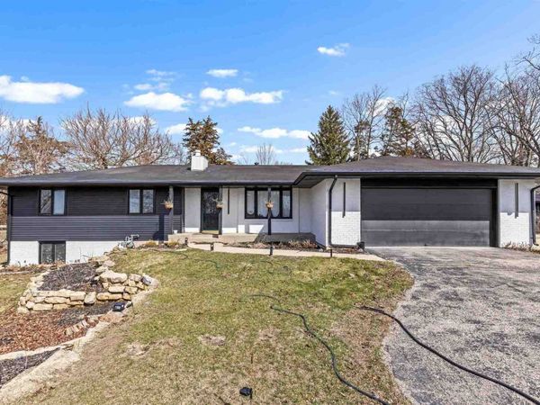 7010 PRAIRIE HILL Road, South Beloit, IL 61080