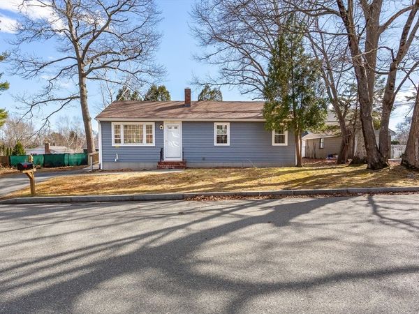 946 Thorndike St, New Bedford, MA 02745