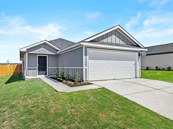 401 Wild Goose DR, Luling, TX 78648