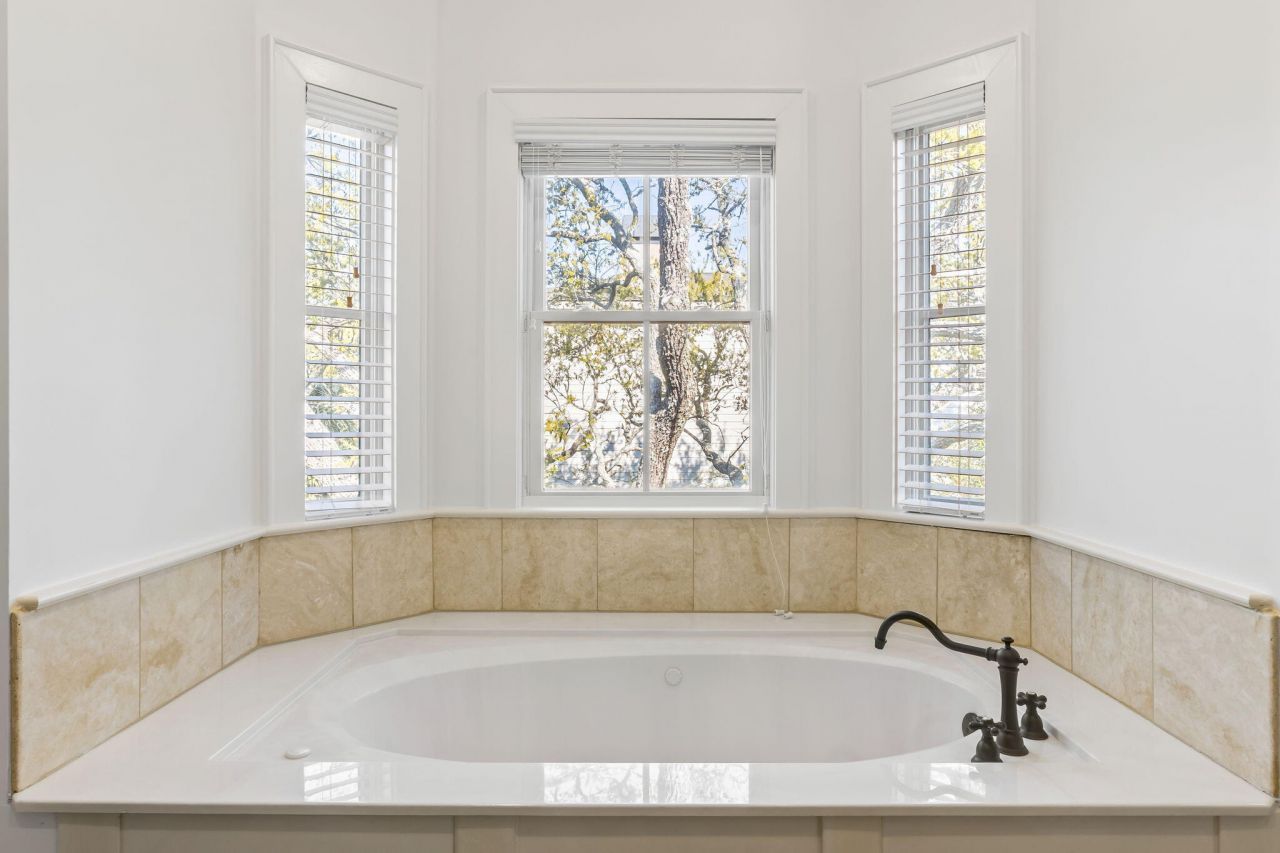 7 William Street Photo 24