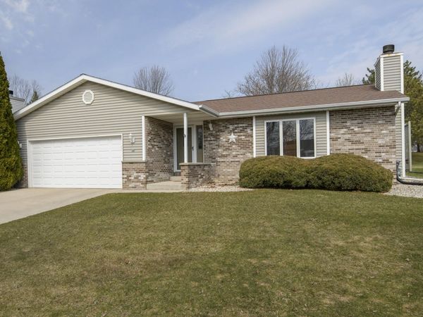 68 E Prospect St, Hartford, WI 53027