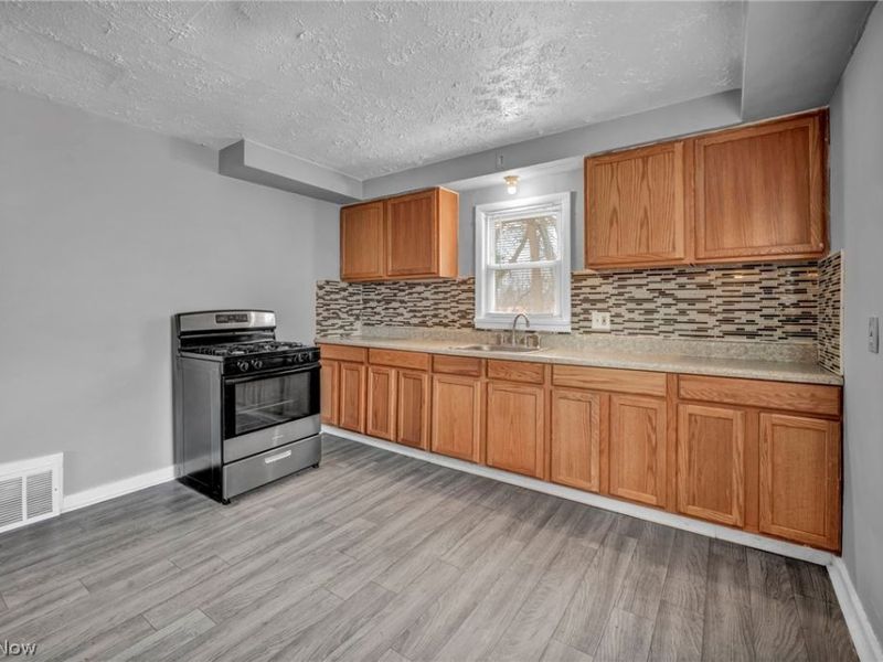 4310 E 162nd Street, Cleveland, OH 44128 Photo 9