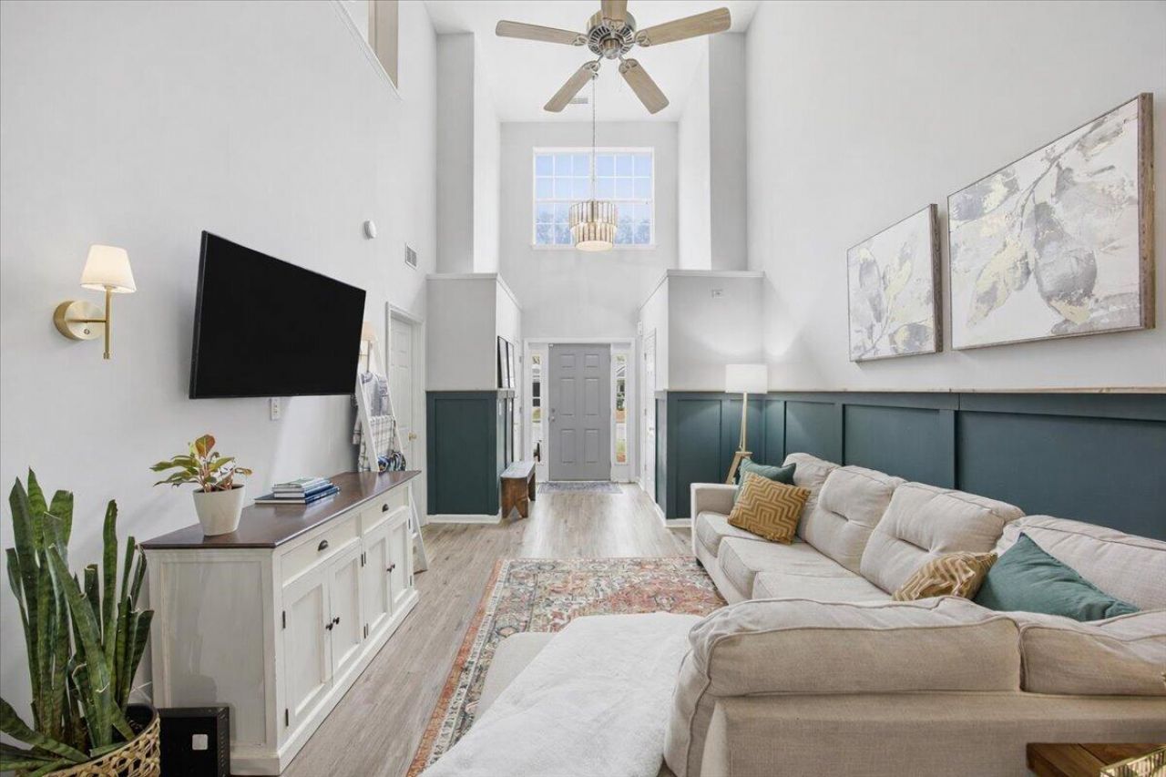 1114 Island Club Drive Photo 2