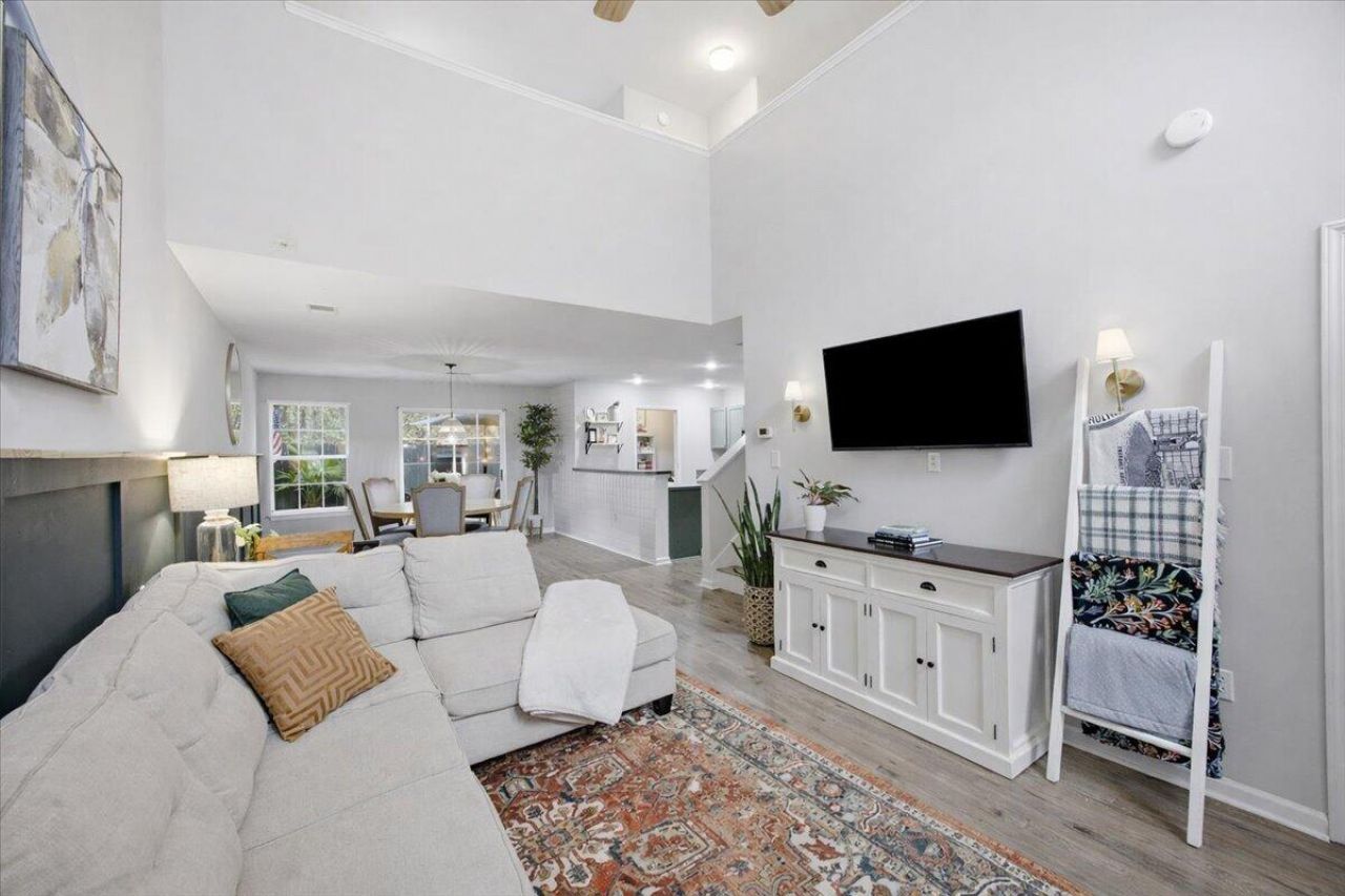 1114 Island Club Drive Photo 7