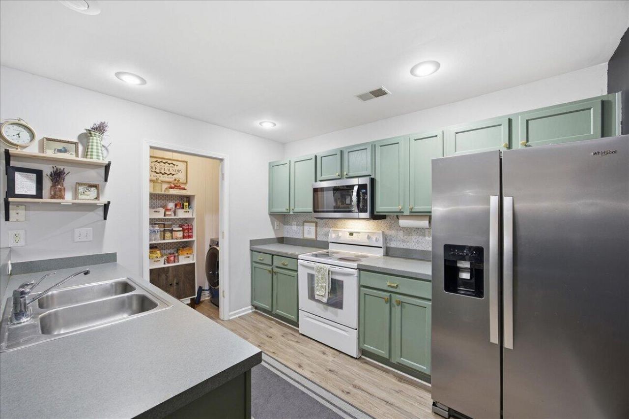 1114 Island Club Drive Photo 9