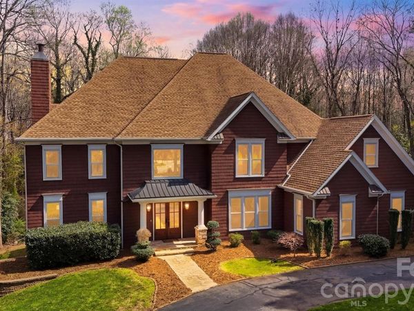 3916 2nd Street Drive NW, Hickory, NC 28601