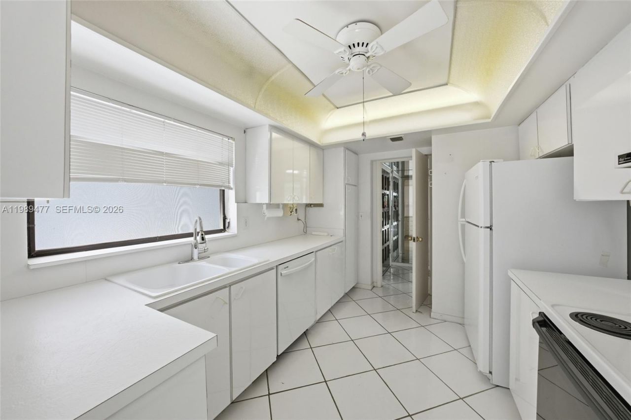 6010 S Falls Cir Dr , Unit 323, Lauderhill, FL 33319 Photo