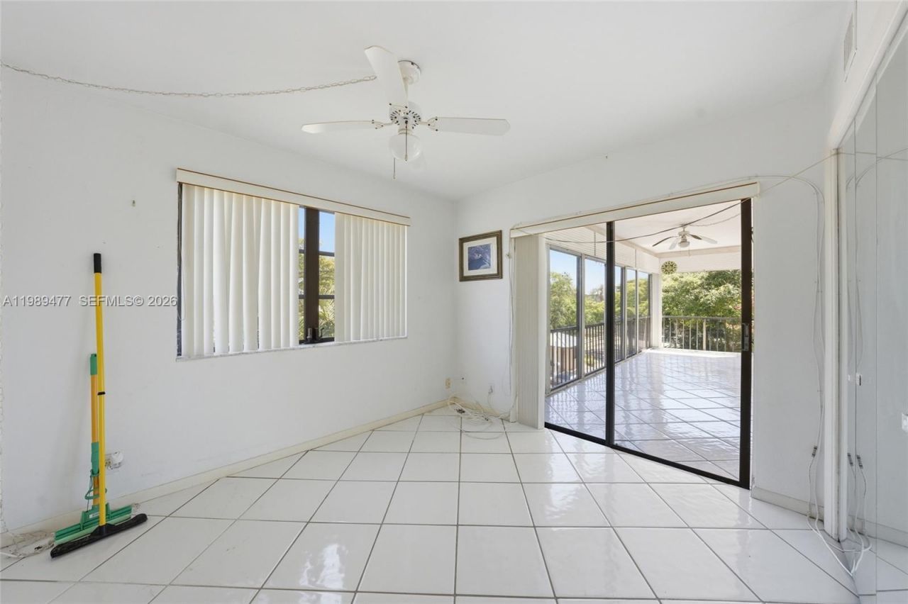 6010 S Falls Cir Dr , Unit 323, Lauderhill, FL 33319 Photo