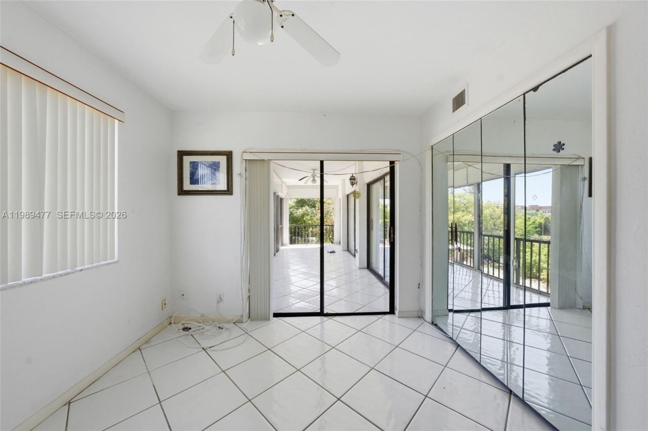 6010 S Falls Cir Dr , Unit 323, Lauderhill, FL 33319 Photo