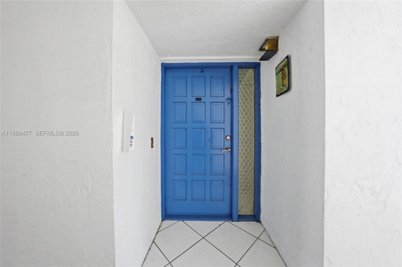 6010 S Falls Cir Dr , Unit 323, Lauderhill, FL 33319 Photo