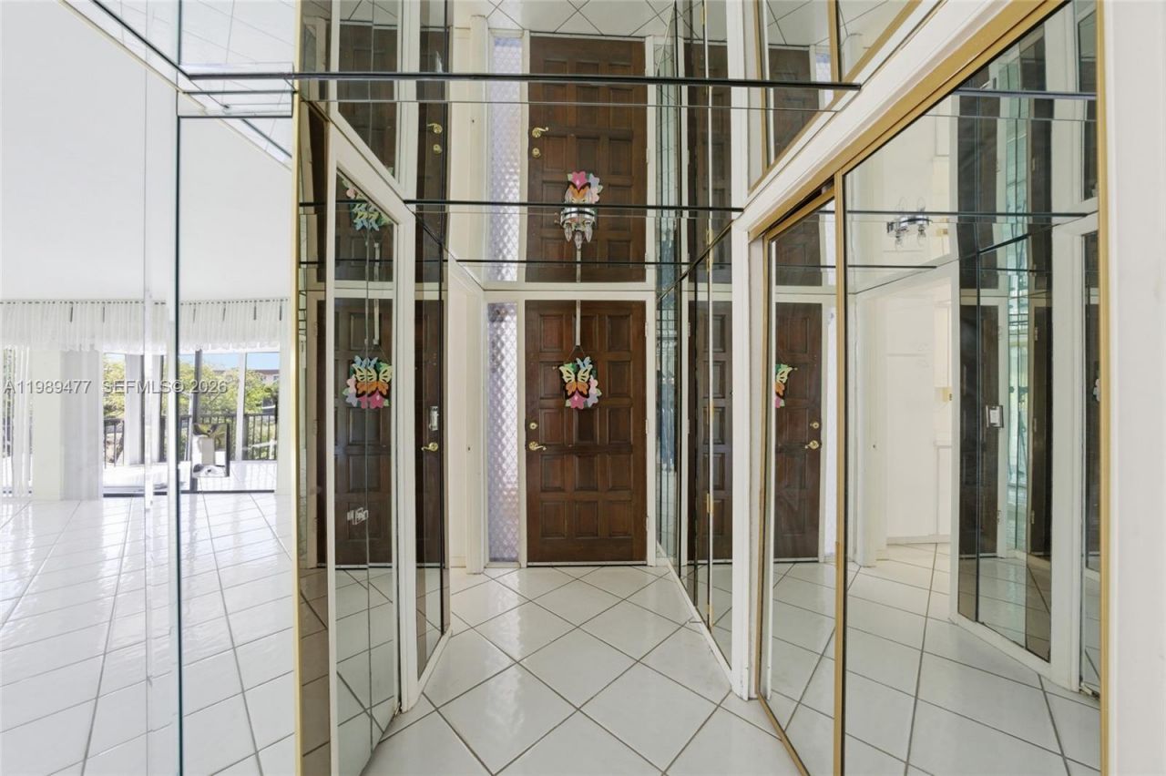 6010 S Falls Cir Dr , Unit 323, Lauderhill, FL 33319 Photo