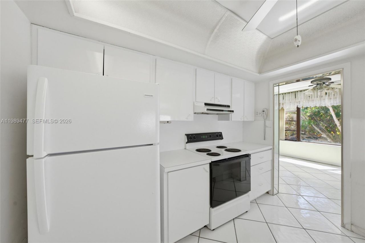 6010 S Falls Cir Dr , Unit 323, Lauderhill, FL 33319 Photo