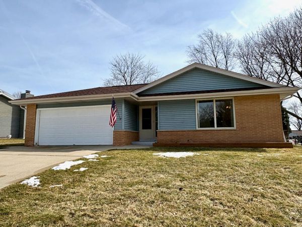7622 S Lenox Ave, Oak Creek, WI 53154