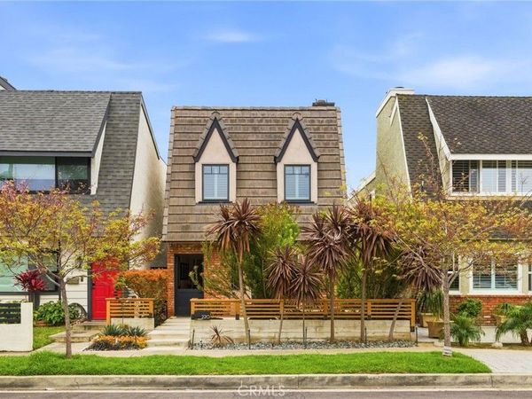 220 Detroit Avenue, Huntington Beach, CA 92648