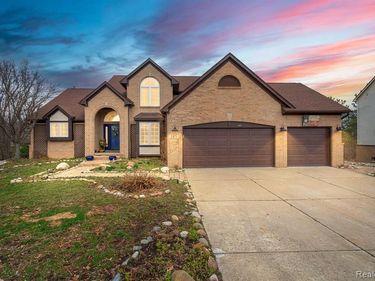 185 Columbia Drive, South Lyon, MI 48178