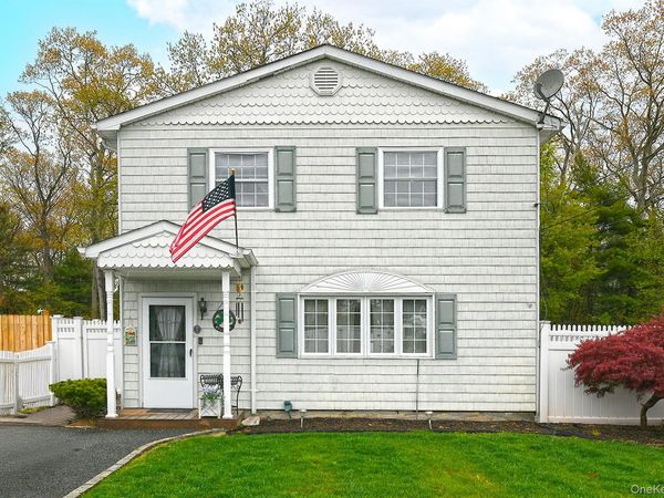 171 Pauline Street, Holbrook, NY 11741