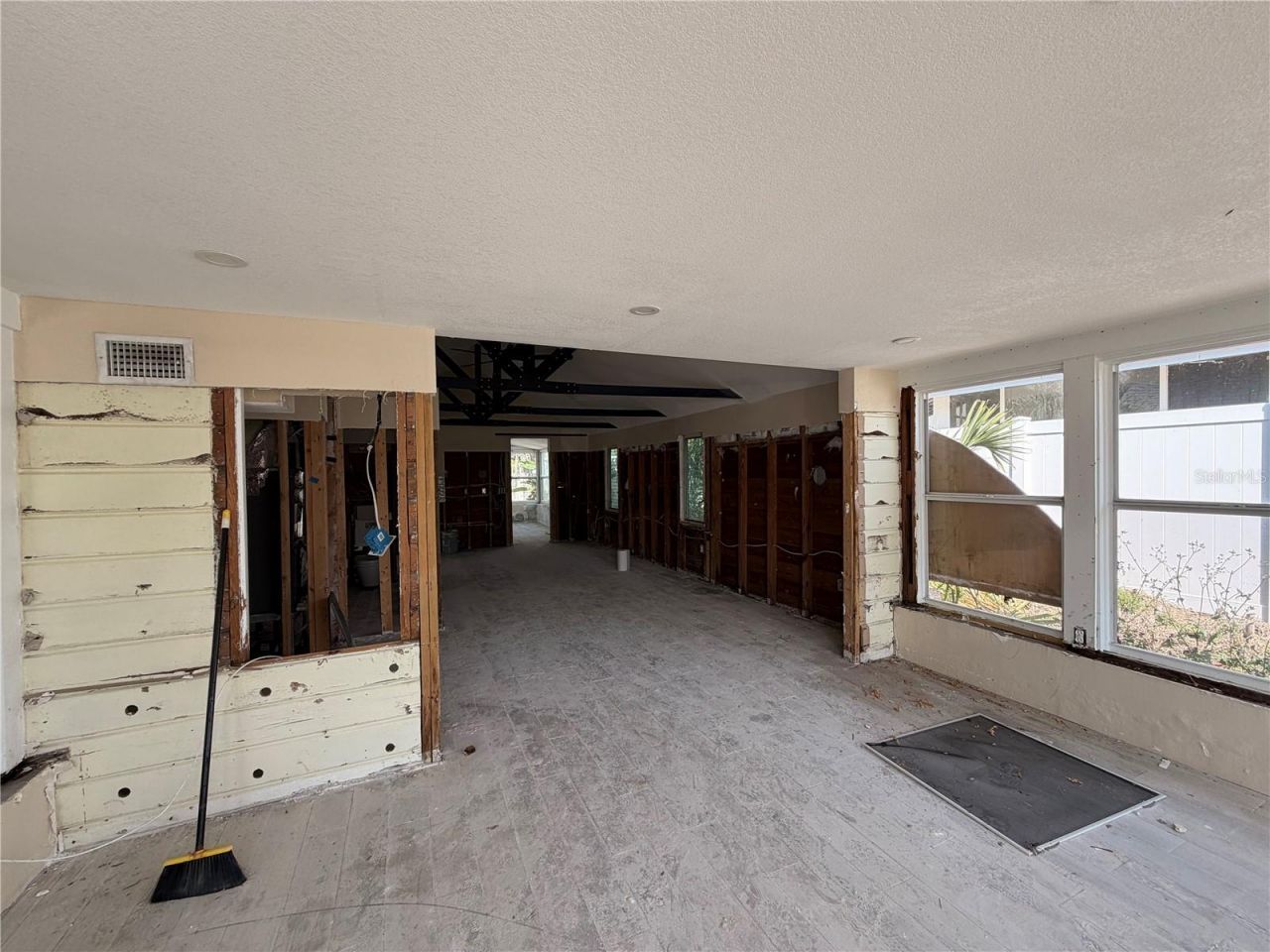 3945 Sunrise Drive S, Saint Petersburg, FL 33705 Photo