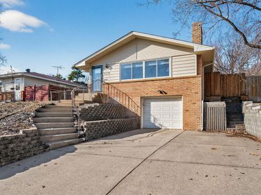 6312 Knoll Street N, Golden Valley, MN 55427