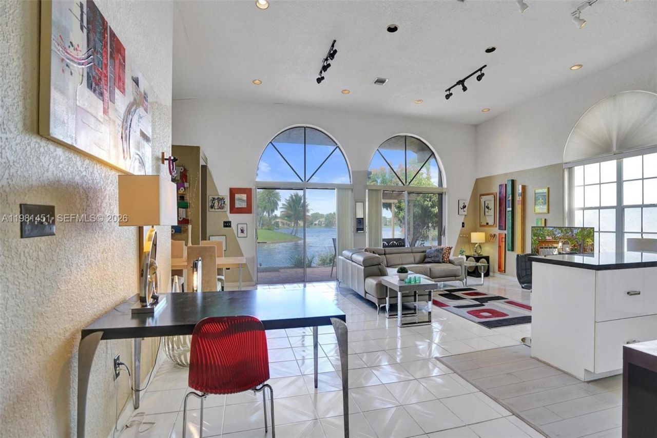 11585 N Quayside Dr , Cooper City, FL 33026 Photo