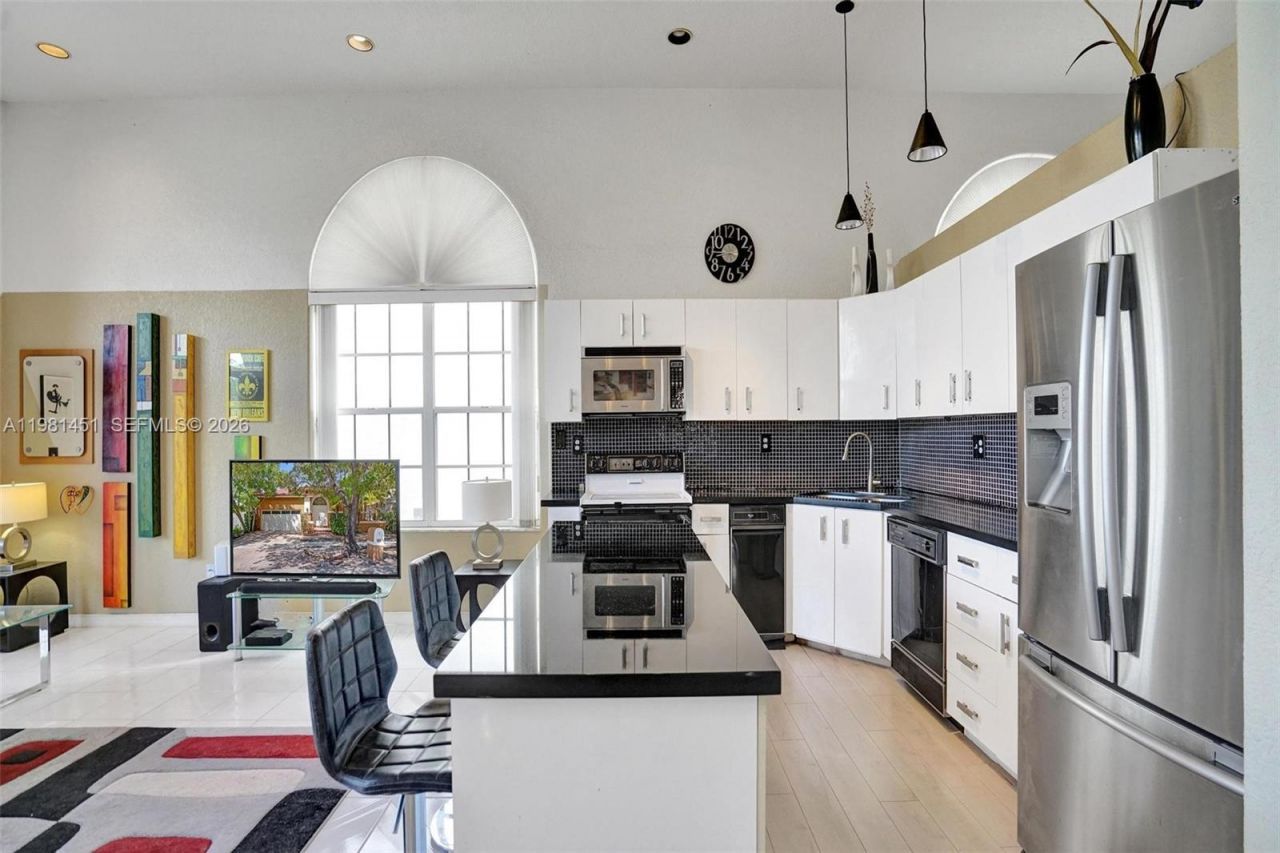 11585 N Quayside Dr , Cooper City, FL 33026 Photo