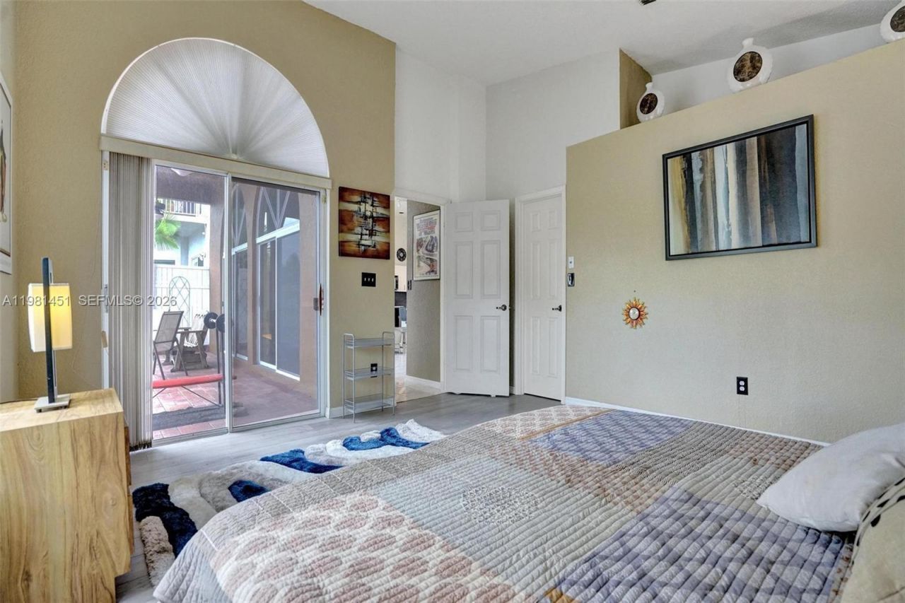 11585 N Quayside Dr , Cooper City, FL 33026 Photo