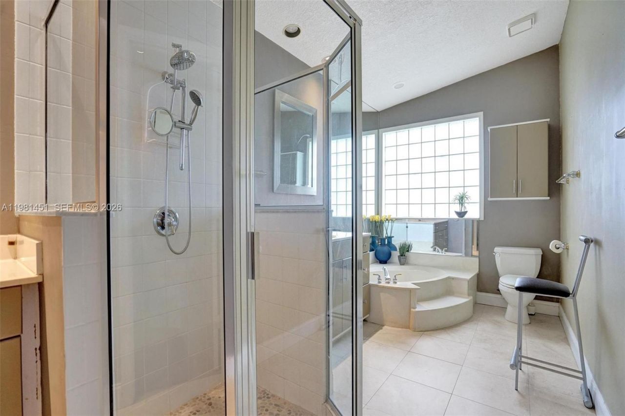 11585 N Quayside Dr , Cooper City, FL 33026 Photo