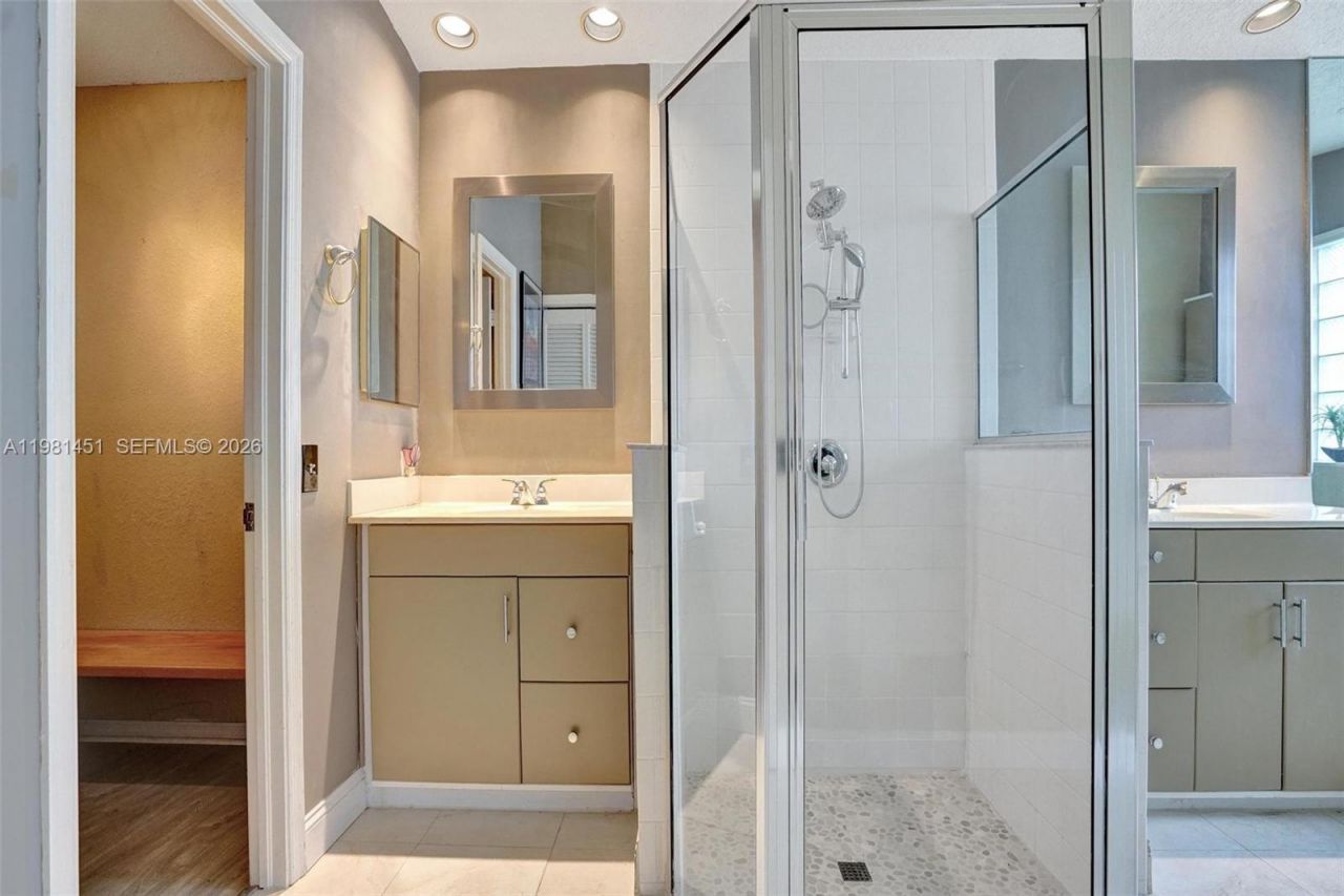 11585 N Quayside Dr , Cooper City, FL 33026 Photo