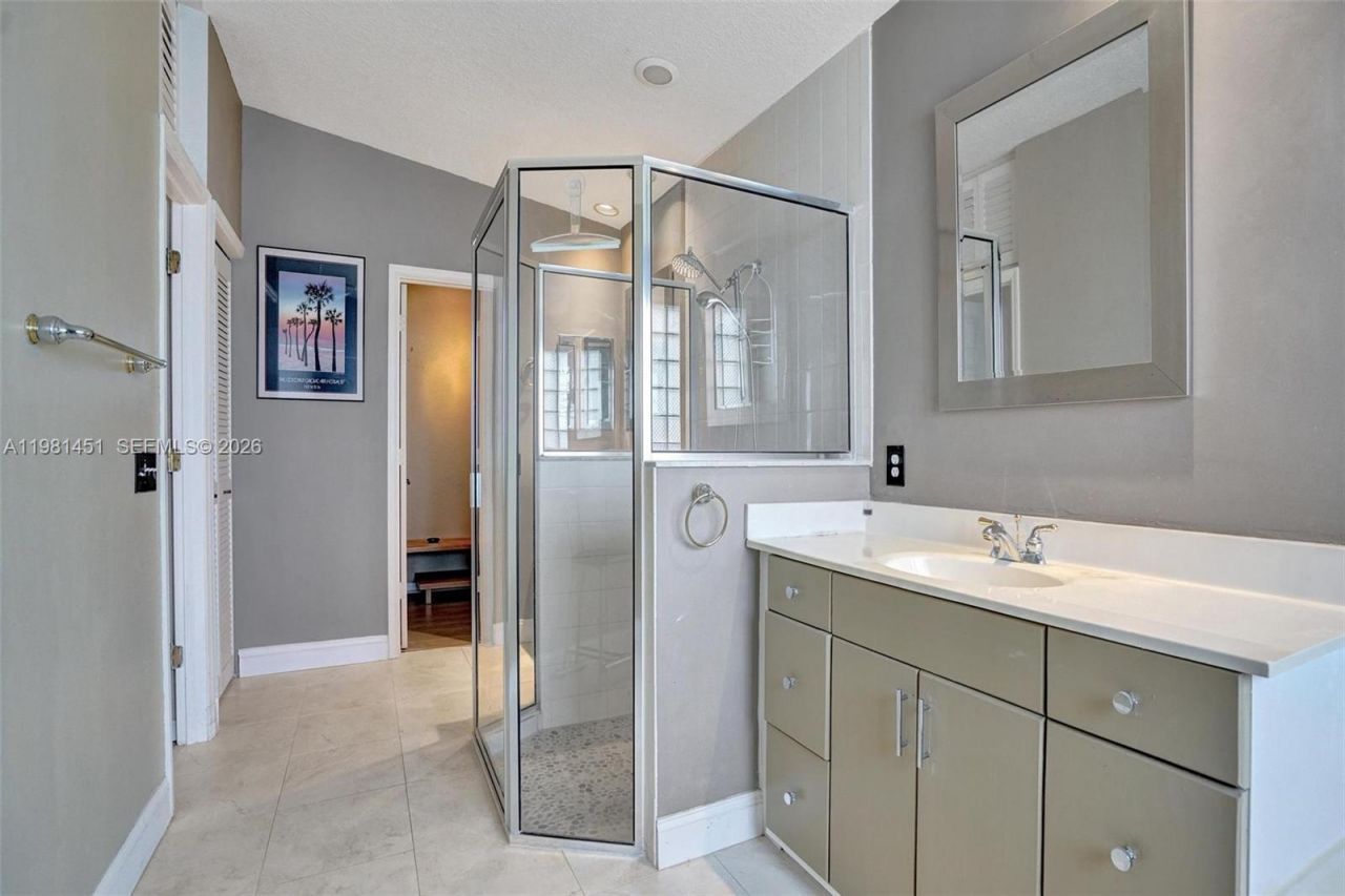 11585 N Quayside Dr , Cooper City, FL 33026 Photo