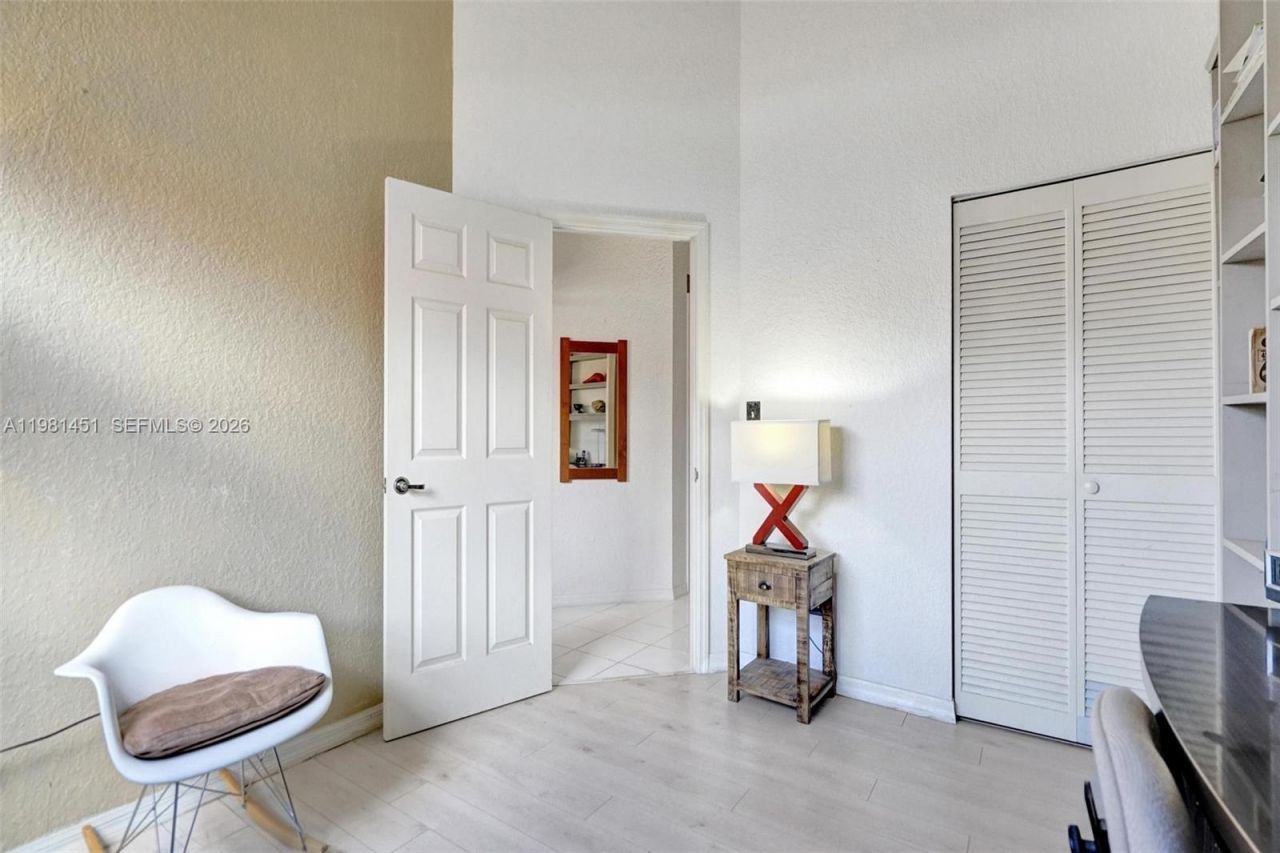 11585 N Quayside Dr , Cooper City, FL 33026 Photo