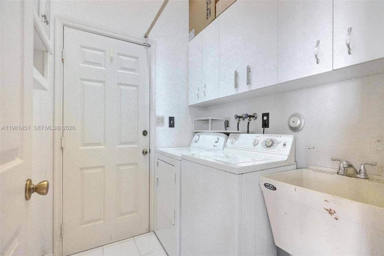 11585 N Quayside Dr , Cooper City, FL 33026 Photo