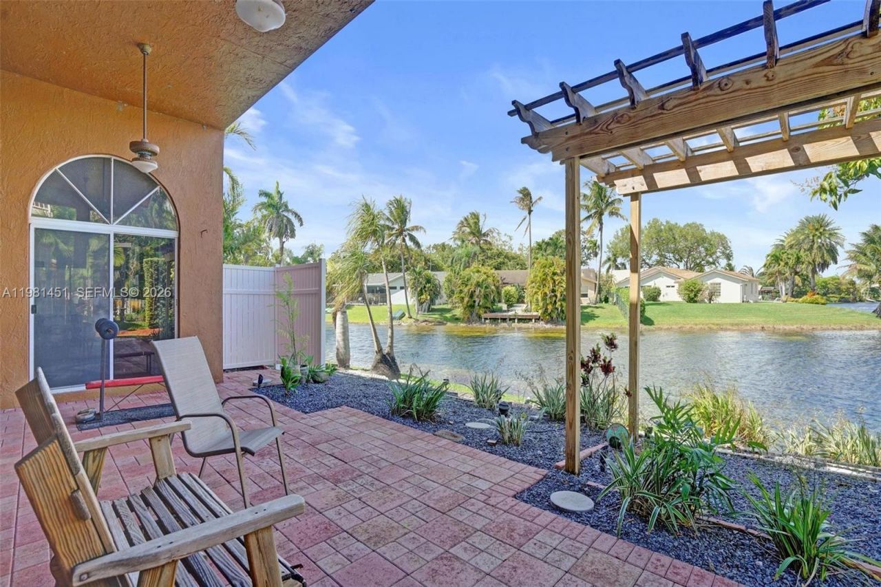 11585 N Quayside Dr , Cooper City, FL 33026 Photo