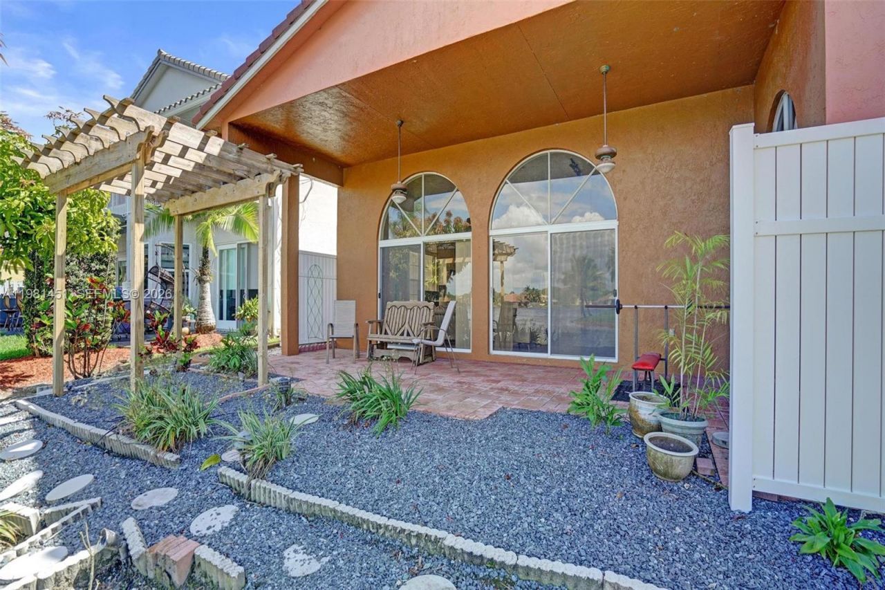 11585 N Quayside Dr , Cooper City, FL 33026 Photo