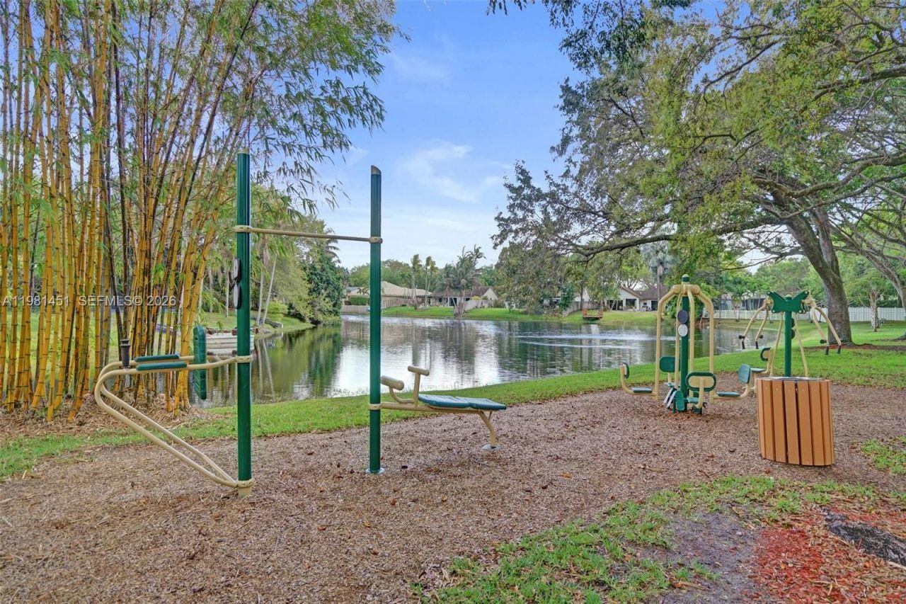 11585 N Quayside Dr , Cooper City, FL 33026 Photo