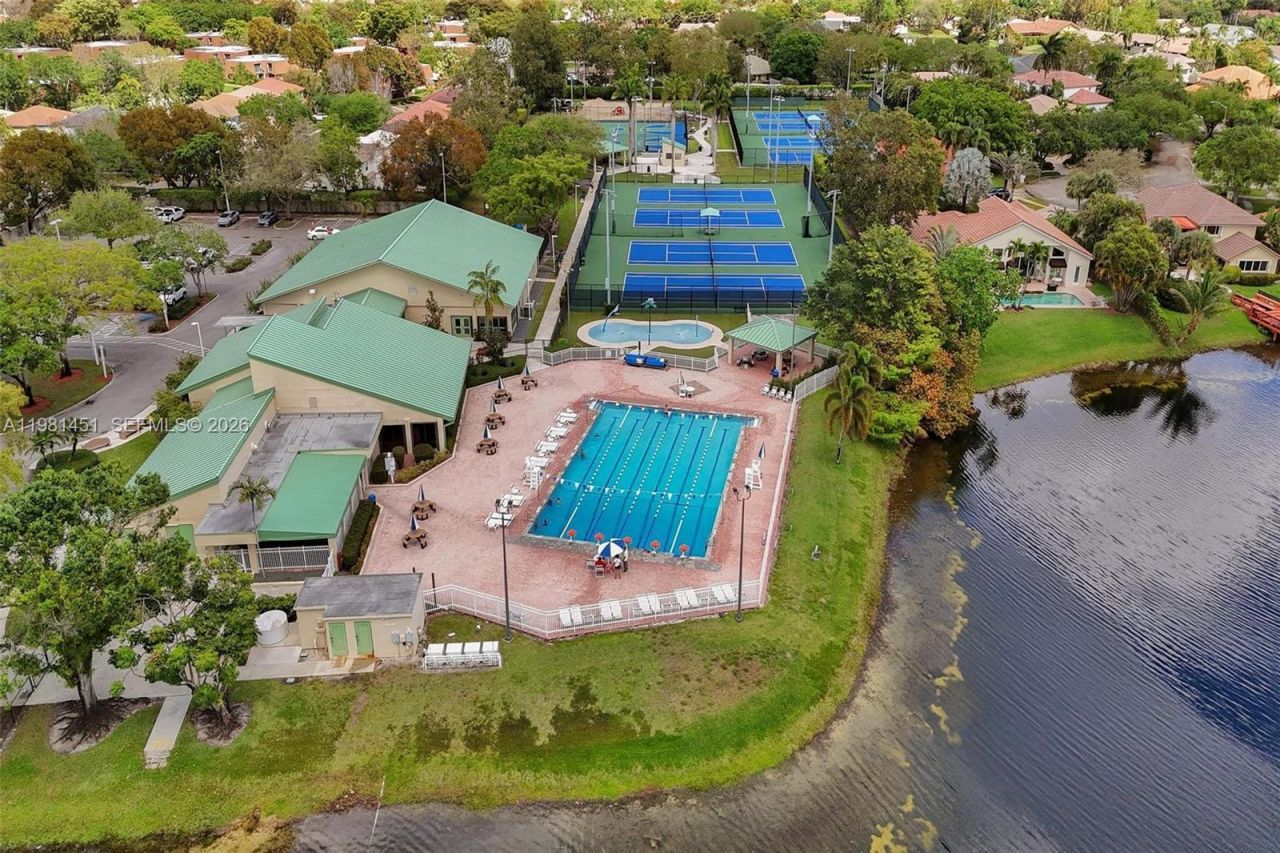 11585 N Quayside Dr , Cooper City, FL 33026 Photo