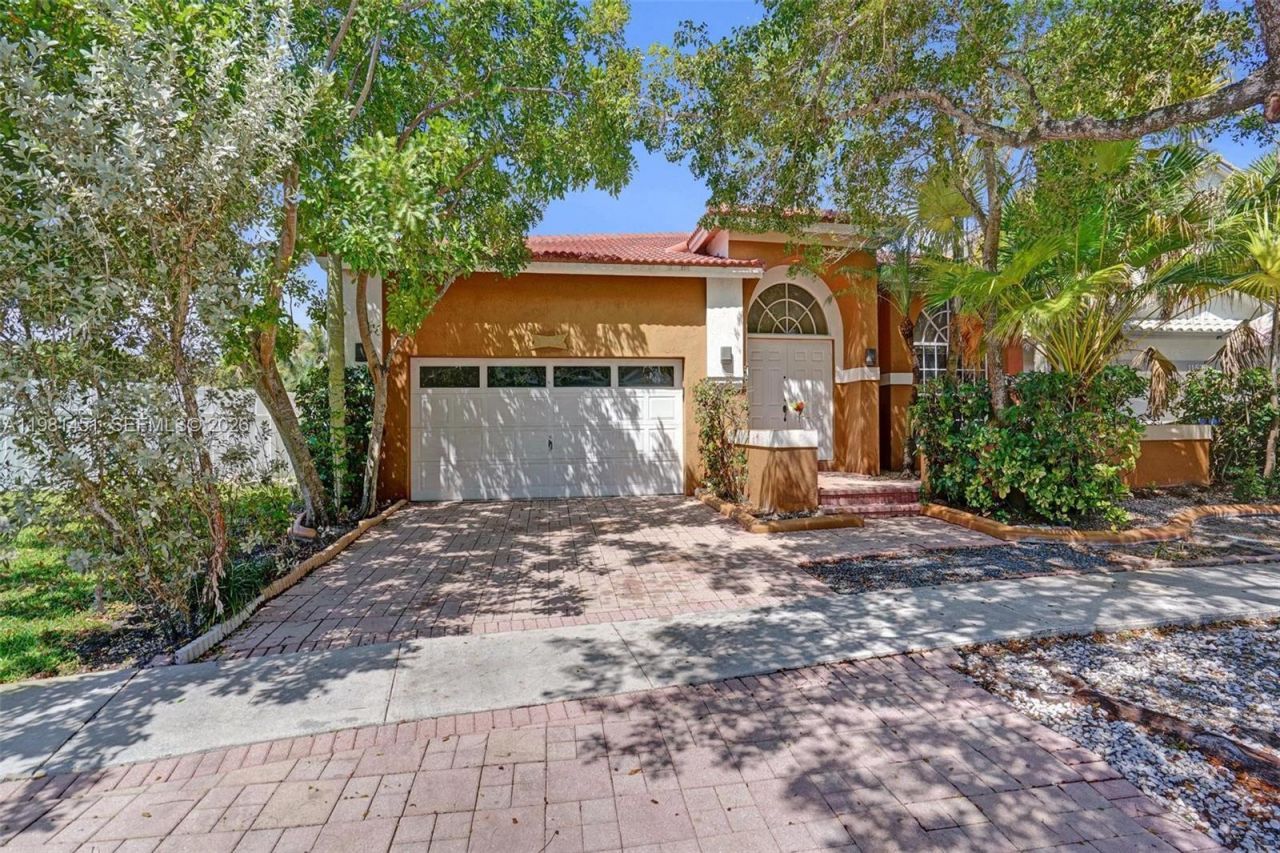 11585 N Quayside Dr , Cooper City, FL 33026 Photo